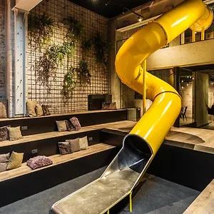 Hotel Upstairs, Ostenda